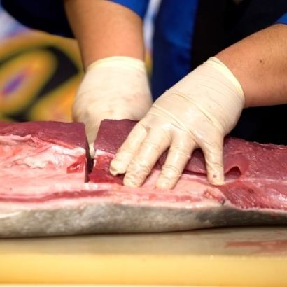 "A company that operates a bluefin tuna wholesale business is seriously opening a store♪"