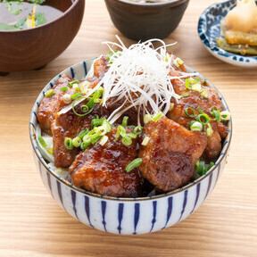 あご下肉のステーキ丼