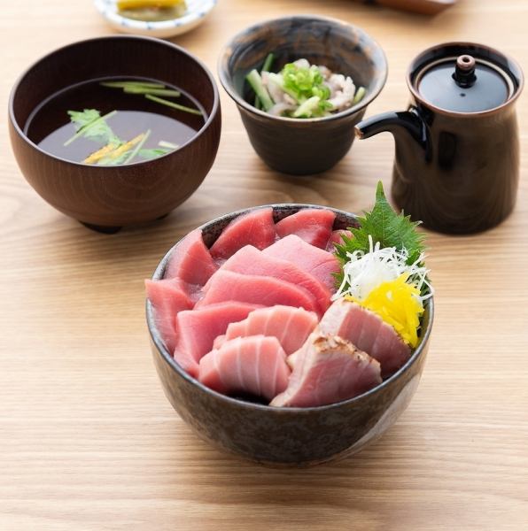 様々な部位のまぐろを贅沢！至福の一杯◎特上本まぐろ丼♪