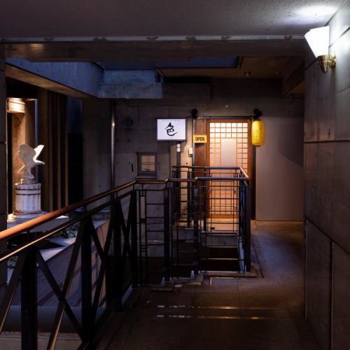 为成年人打造的放松隐秘氛围的创意居酒屋
