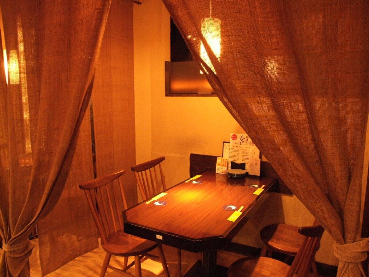 店内のインテリアも見どころ。落ち着いた和風な造りは居心地◎