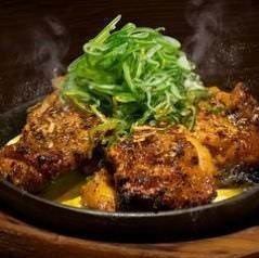 鶏もも肉のガーリックスパイス焼き