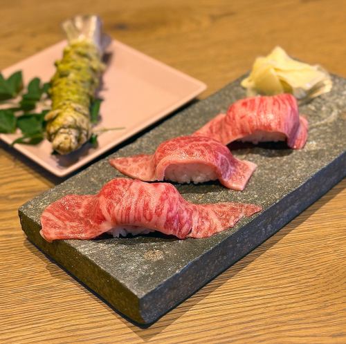 神戸牛炙り寿司の新鮮わさび添え(3貫)