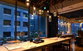 大人数でワイワイとお食事を楽しみたい方にぴったり。お料理を囲みながら会話も弾む、にぎやかで心地よいひとときをお過ごしいただけます。