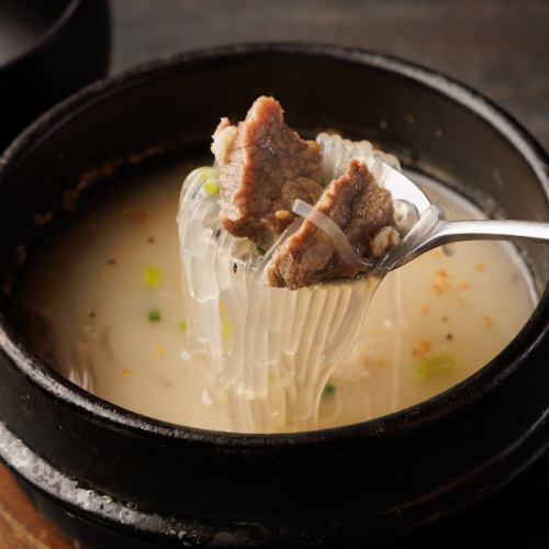 Seolleongtang (Snow-thick soup)