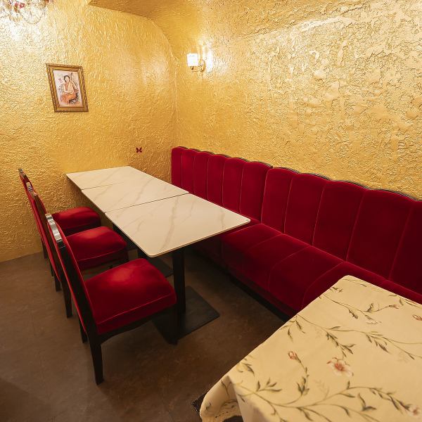 8名様までの個室をご用意しており、少人数の宴会に最適なプライベート空間で満喫いただけます。落ち着いた雰囲気の中で、周囲を気にせずリラックスしながら、本格中華料理を楽しんでいただけます。大切な人との特別なひとときを、心地よい空間で存分にお過ごしください。