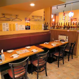 【フロア貸切は50-60名様迄可】オレンジの温かみのある店は大型宴会もご利用頂けます!16名様以上利用で幹事無料のクーポンもございますので表参道で宴会するのにもピッタリ!!駅徒歩2分の好立地ですのでこの機会に是非ご相談くださいませ。