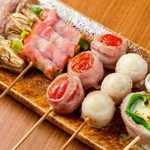 約20種の焼き鳥・創作串が1本110円~!!