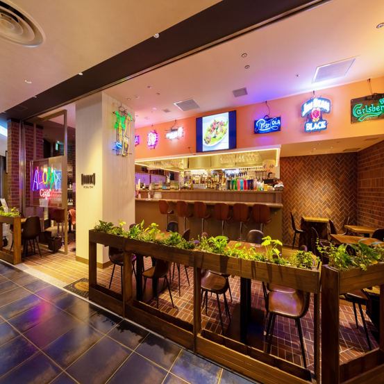Enjoy American food at Japan's first cafe bar "ALOHAcafe HONMOKU since1976"☆彡
