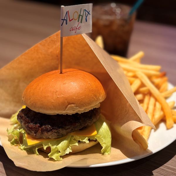 The taste has remained unchanged since 1976.Must try! Aloha Burger