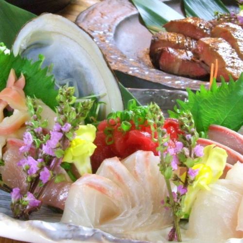 Assorted sashimi delivered directly from the morning market (small)