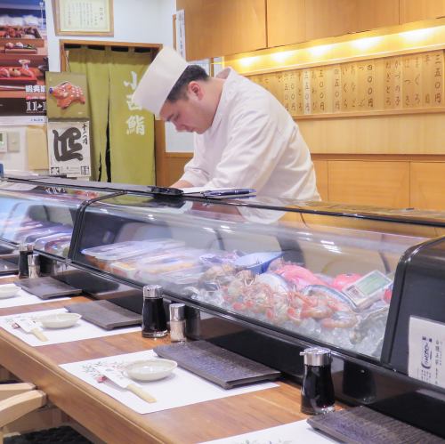 [Counter seats] At the counter in the open kitchen, special seats where you can see the cooking process up close.Perfect for entertaining and hospitality.For drinking alone, eating rice and adult dates ◎ We have abundant preparations from seasonal fish to classic fish now!
