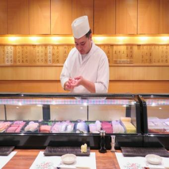 [14 pieces of sushi] Owner's carefully selected sushi 9,350 yen *Takeout available Dessert service for reservations made by the day before