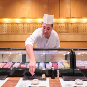 [壽司16件] 廚師精心挑選的壽司 10,450日元 *可外帶 甜點服務（如果至少提前一天預訂）
