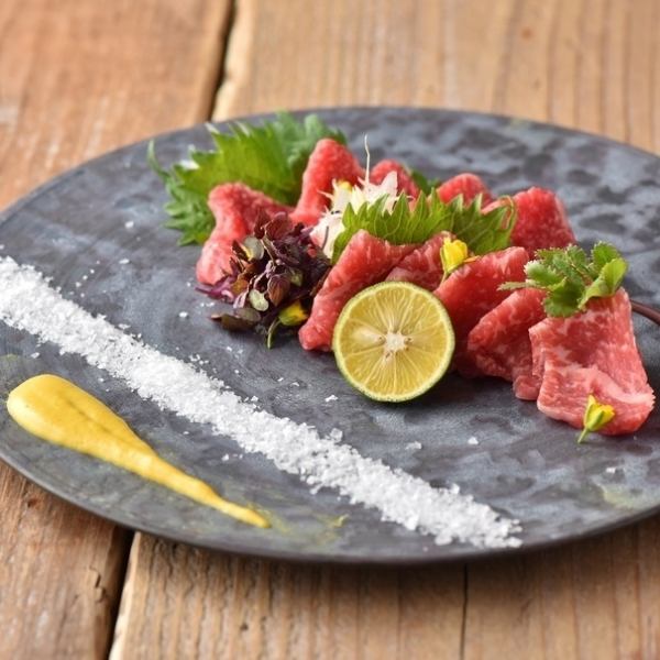 Pure raw beef sashimi, which is rare in recent years