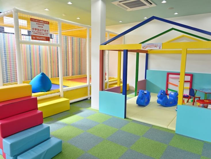 お子様連れのお客様に嬉しいキッズルームを完備してます