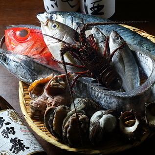 Carefully selected fresh seafood is delivered directly from Toyosu every day.Delicious fish at Katsutadai.