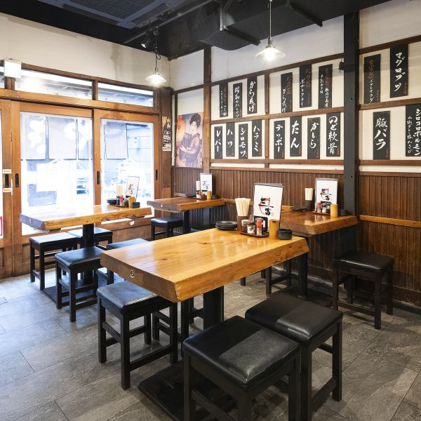Enjoy delicious drinks and food in our clean, wooden interior. We're conveniently located just a 1-minute walk from the station, so you can easily stop by with your family and friends on your way home from work!