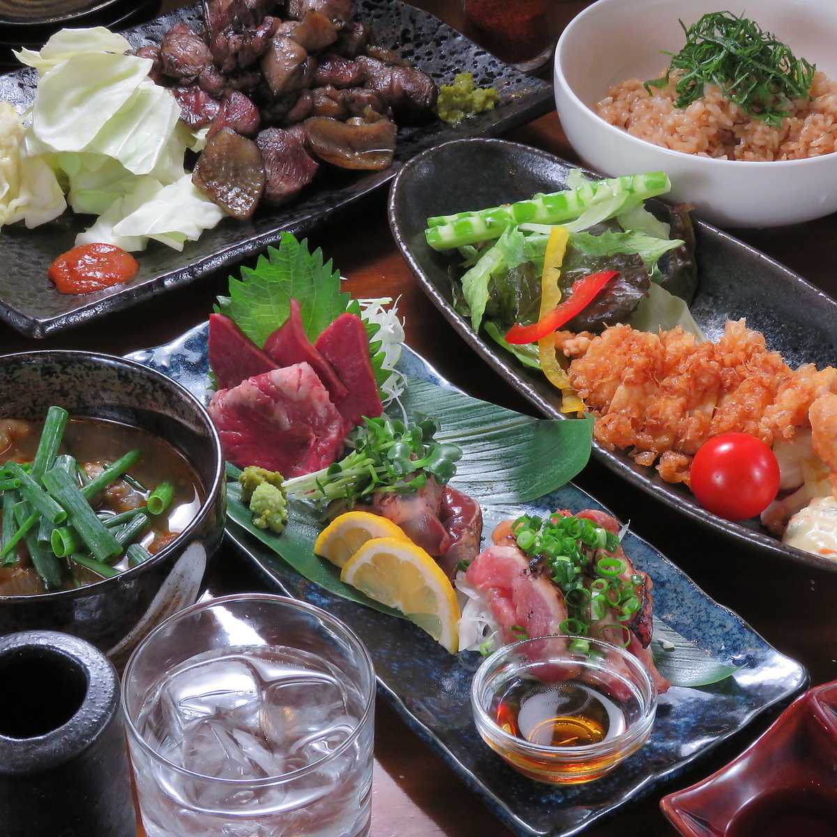極上に美味しい宮崎地鶏の旨みと厳選された日本酒・焼酎をご堪能ください。