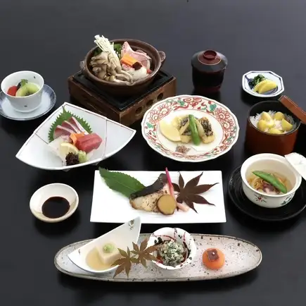 【露草怀石料理套餐】6,500日元 *供应时间：2026年9月1日至2026年11月30日