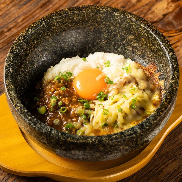 【三段階の辛さから選べる◎】石焼きチーズキーマカレー　968円（税込）