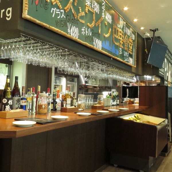 [Ideal for drinking savory] I want to drink a little today ... On such a day, photogenic counter seats are very popular for drinking saku and small groups ◎ Please feel free to stand up and drink ♪