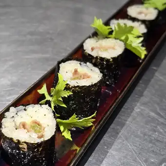 和牛とシャキシャキわさびの細巻き