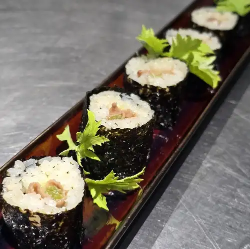 和牛とシャキシャキわさびの細巻き