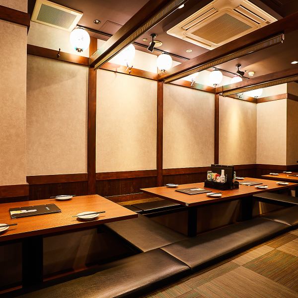 【キッズスペース完備でご家族でも安心♪】　完全禁煙エリアの一角にはお子様連れのお客様におすすめはキッズルーム完備のお席をご用意！仕切りを外せば最大20名様までご利用出来ますので地域のお集まりや懇親会にも◎