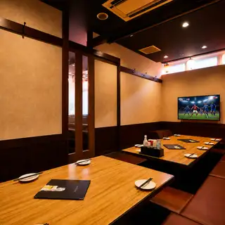靴を脱いでリラックス！掘りごたつ席も完備！