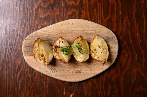 Perfect match! Herb roasted onions