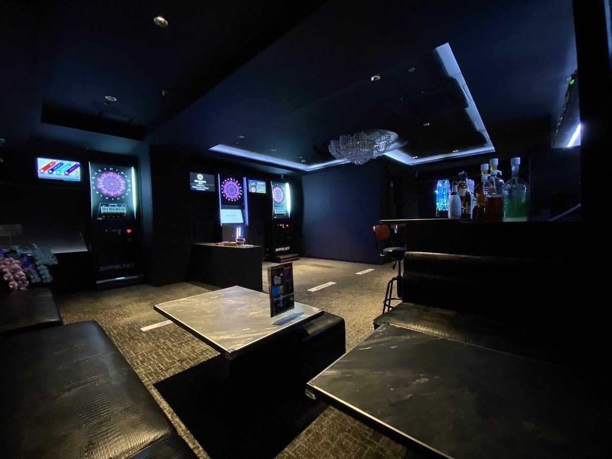 ダーツ3台、8名席個室カラオケあり、10から40名貸し切りOK、飲み放題2時間3,000円