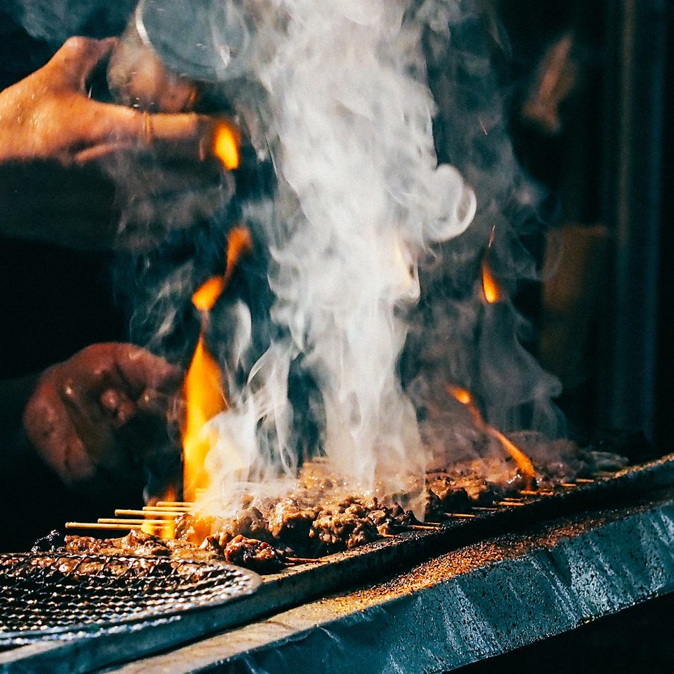 仕込み・炭火にこだわり一本一本丁寧に焼き上げております！