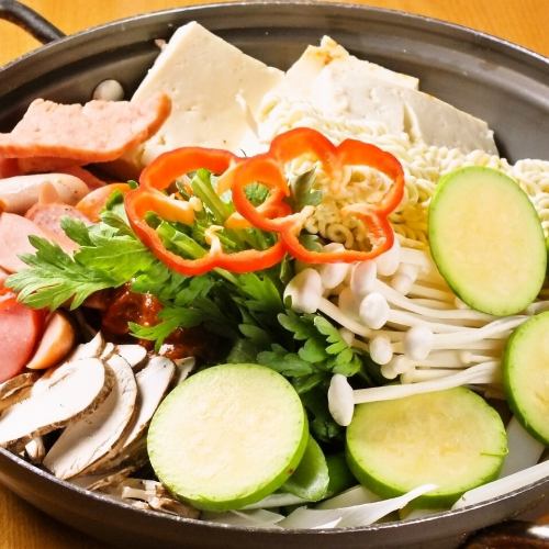 Pude Chige / Seafood Hot Pot / Pork Calbi Kimchi Hot Pot