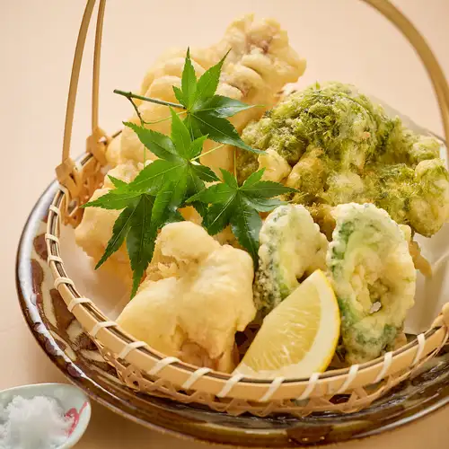 名物かたまりラフテーなど絶品沖縄料理と泡盛で乾杯♪
