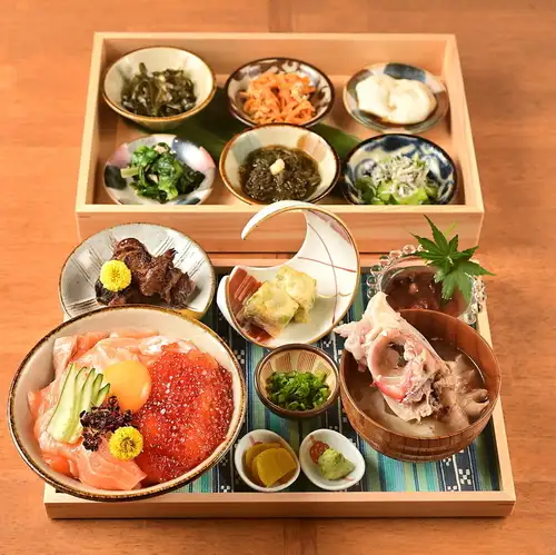新鮮な海の幸を堪能!美らマグロ丼や特選うおたむ丼♪