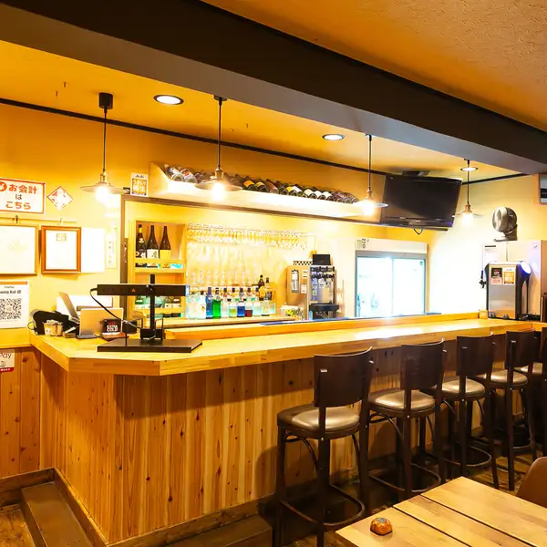 大崎市古川東町に佇む「Dining Bal 銀」。お一人様でのサク飲みから、女子会、カジュアルなデートまで、どんなシーンにも優しく寄り添います。お洒落でありながらどこかホッとするアットホームな空間で、極上の料理とお酒をご堪能ください！