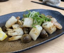 北海道産帆立と海老のバター焼き