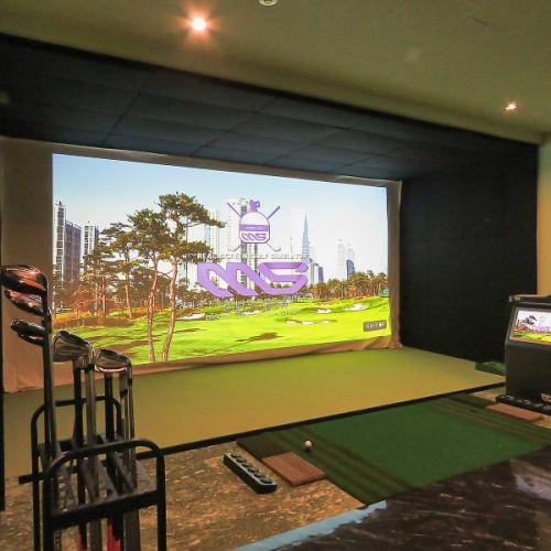 We have installed a high-performance simulator! You can enjoy golf while enjoying drinks! You can also enjoy karaoke and games!