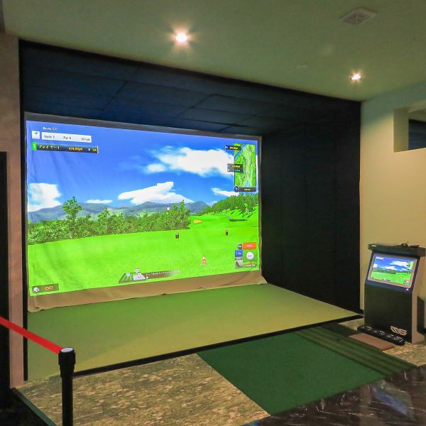 ゴルフ場のグリーンを彷彿とさせる店内は、洗練された落ち着いた雰囲気が魅力。ゆったりとリラックスした雰囲気の中お酒を楽しみながら、ゴルフをお楽しみいただけます。カウンター席やボックス席はバーとしてのみのご利用も大歓迎。ゴルフ好きの多彩なニーズに応える、自由な空間をご提供いたします。