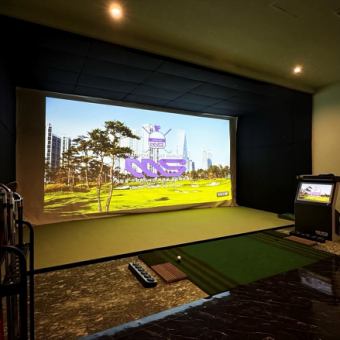 There are three golf simulators available.Each simulation can be set up as a private room, so you can enjoy golf in a private space! You can play golf with friends while drinking!