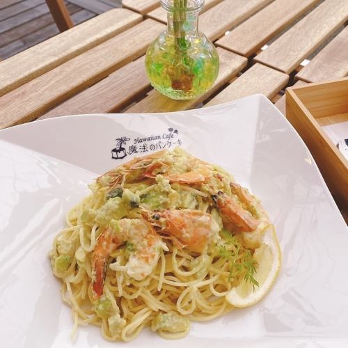 Creamy shrimp and avocado pasta