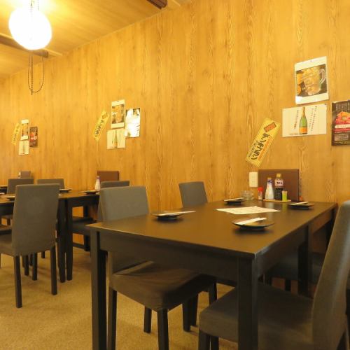 <p>【広々とした店内】たくさんのテーブル席をご用意しております。会社宴会やご家族でのご利用時におすすめ♪飲み放題コース4,500円～5,500円があるので歓送迎会はもちろん、プライベートでのご利用にも◎若者からご年配の方までゆっくりお寛ぎいただけます。落ち着いた空間でおいしいお料理をご堪能ください！</p>