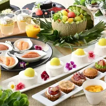 7/25～【土日祝ランチ/スパイス×トロピカル 夏の欲張りビュッフェ】牛肉の鉄板焼など5,000円