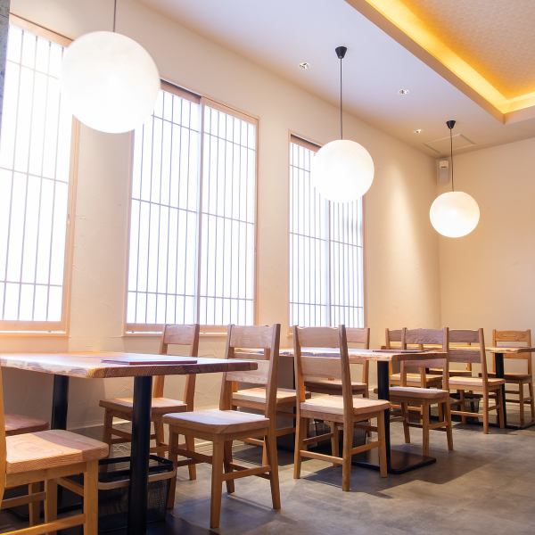 ご家族連れでのお食事はもちろん、ママ会や女子会での賑やかなひとときから、大切な記念日やロマンチックなデートまで、お客様のさまざまなシーンに合わせて快適にご利用いただけます。ぜひお気軽にお立ち寄りください♪