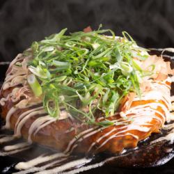 Homemade domestic beef tendon and grilled Kujo green onions