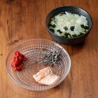 お茶漬け(サーモン/チャンジャ/梅/塩昆布)