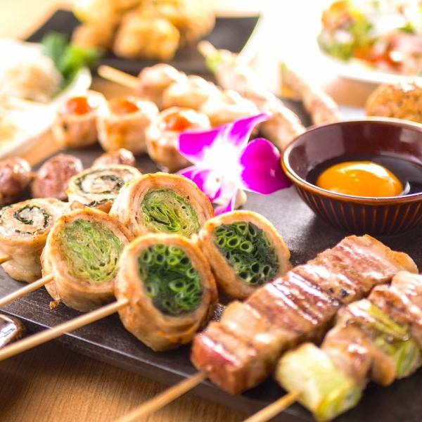 Course with 2 hours of all-you-can-drink including chicken skin, pork belly, chicken meatballs, green onions, peaches, gyoza, and grilled meat starting from 2,500 yen★