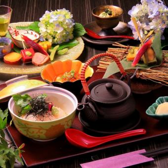 【午餐】～香濃的高湯～鯛魚茶泡飯迷你懷石料理10道菜+含餐前飲料⇒2,800日圓（含稅）