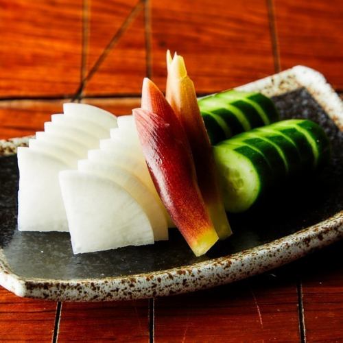 自家製　漬物盛り合わせ（大根・きゅうり・茗荷）